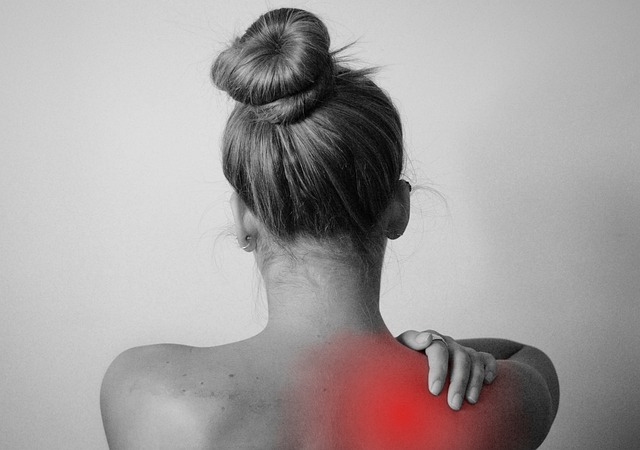 back, pain, shoulder, injury, sun, burn, posture, ergonomic, woman, girl, soreness, nature, discomfort, ache, hurt, irradiate, gray pain